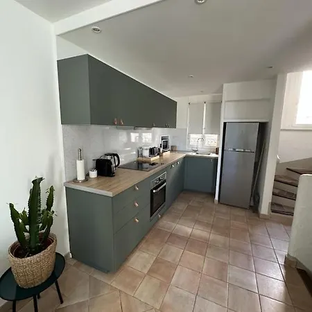 Nyaraló Maison De Village Renovee Avec Vue Exceptionnelle Sainte-Maxime