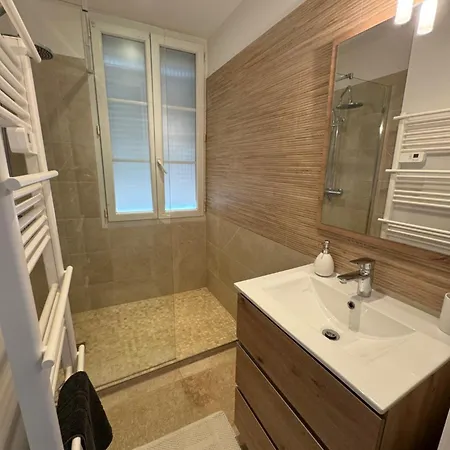 Hébergement de vacances Maison De Village Renovee Avec Vue Exceptionnelle Sainte-Maxime