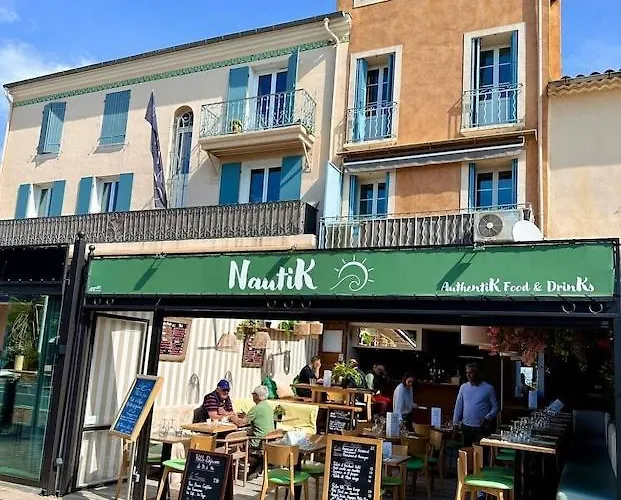 Semesterbostad Maison De Village Renovee Avec Vue Exceptionnelle Sainte-Maxime
